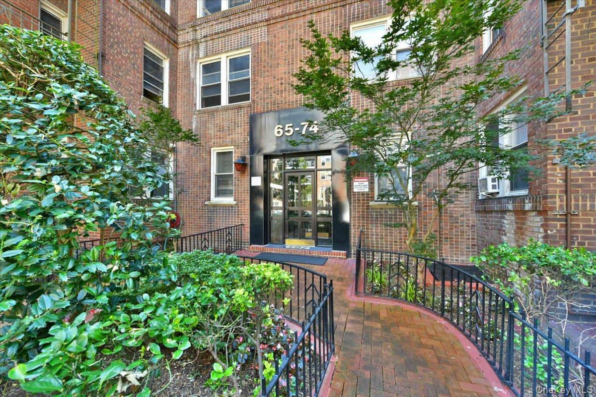 6574 Saunders Street # 3H, Rego Park, NY 11374