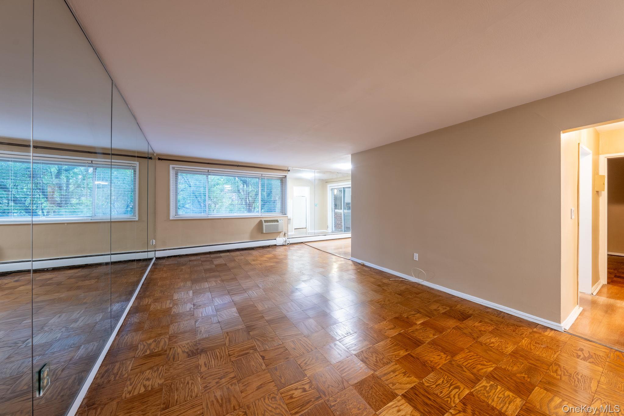 101 Clinton Avenue # 2J, Mineola, NY 11501