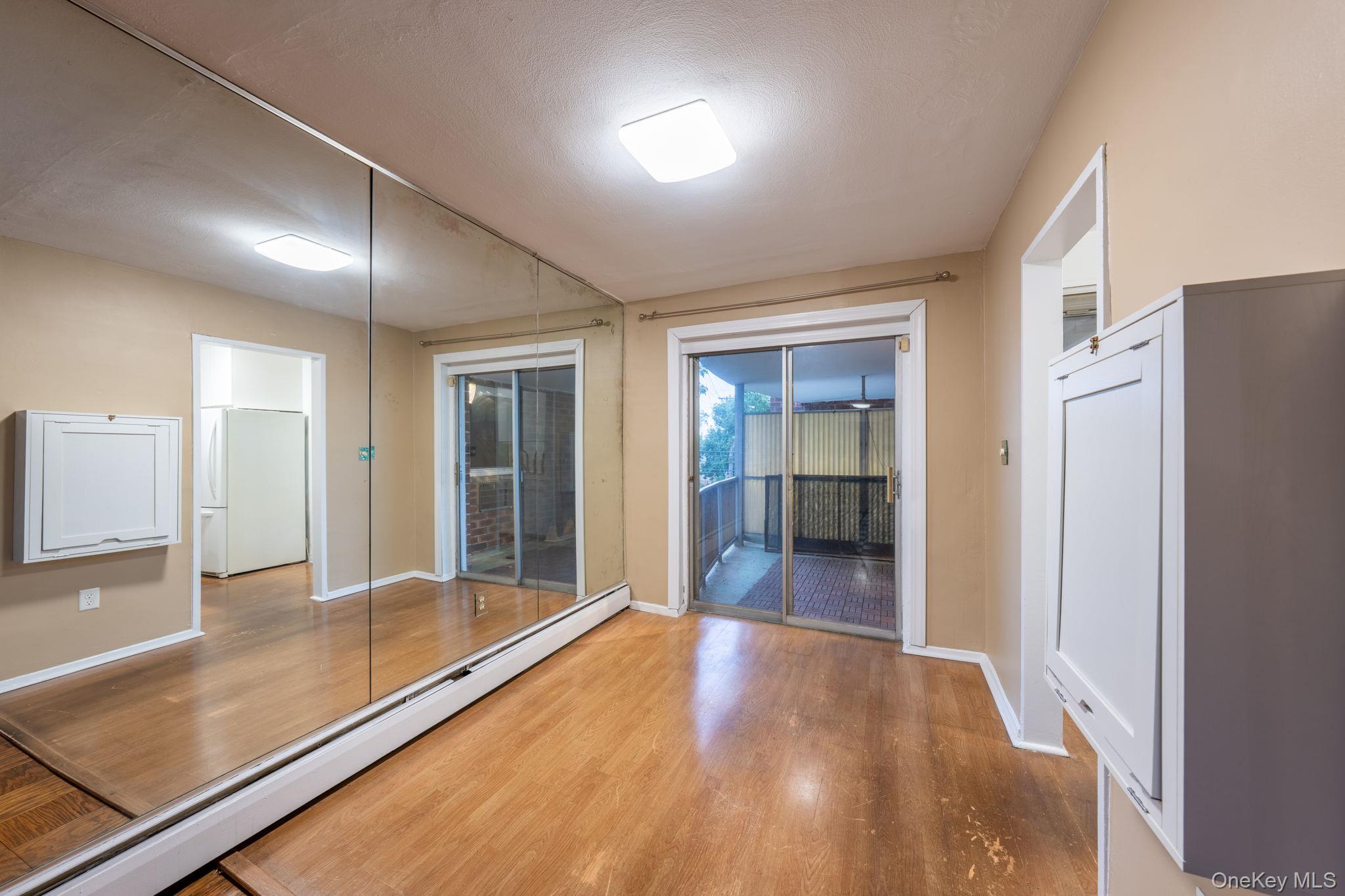 101 Clinton Avenue # 2J, Mineola, NY 11501