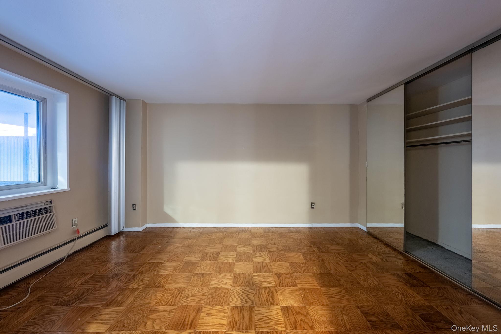 101 Clinton Avenue # 2J, Mineola, NY 11501