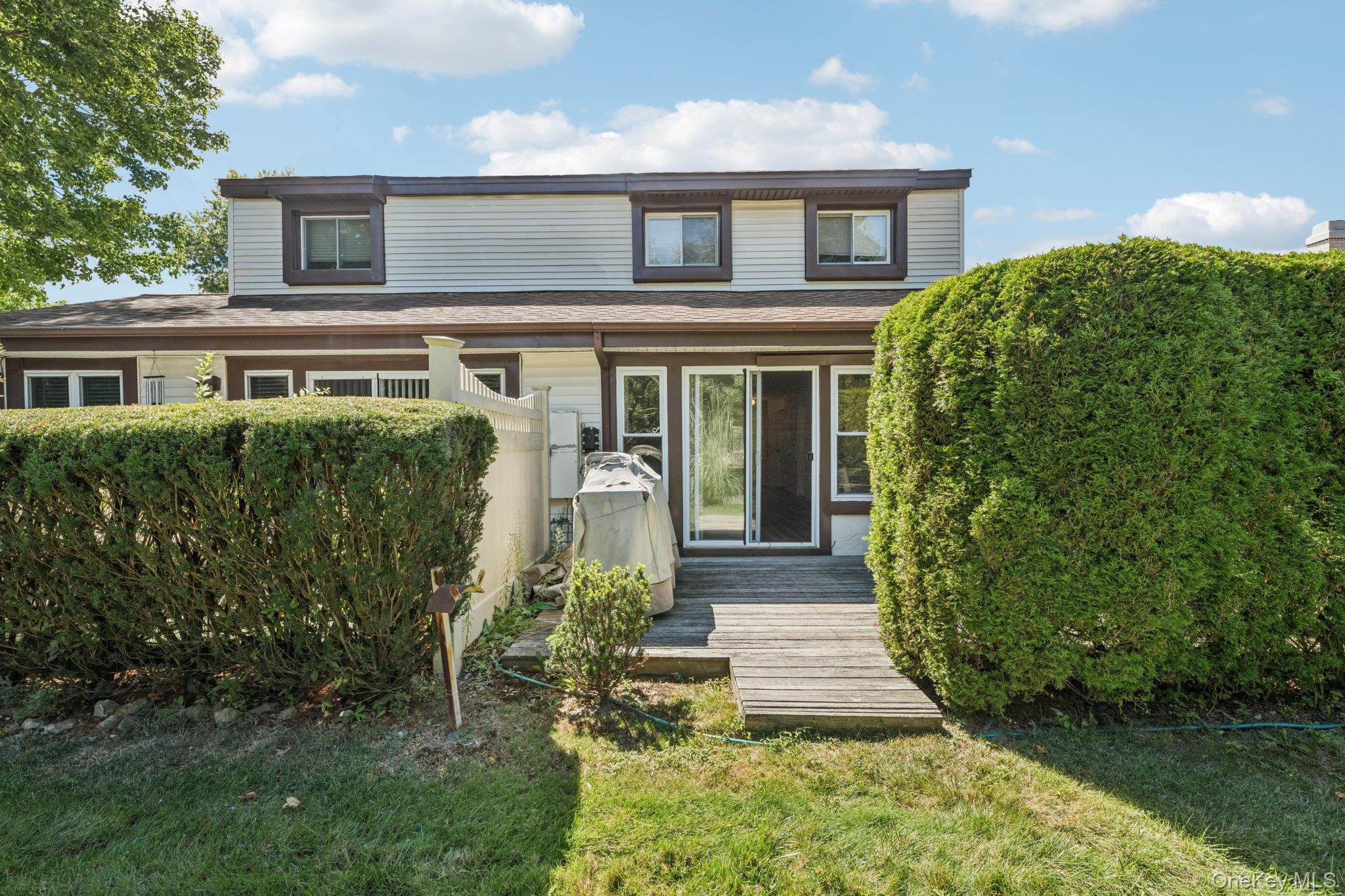 102 Gotham Way, Saint James, NY 11780