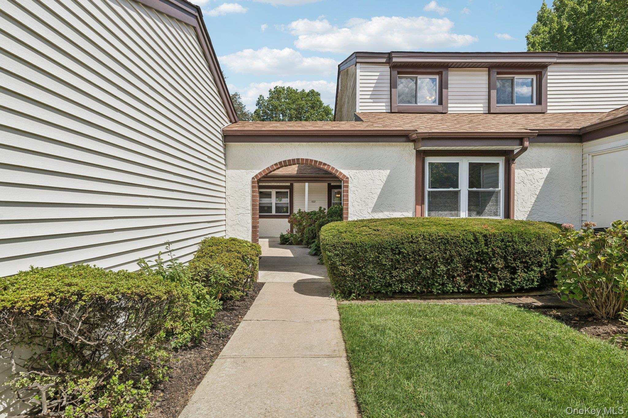 102 Gotham Way, Saint James, NY 11780