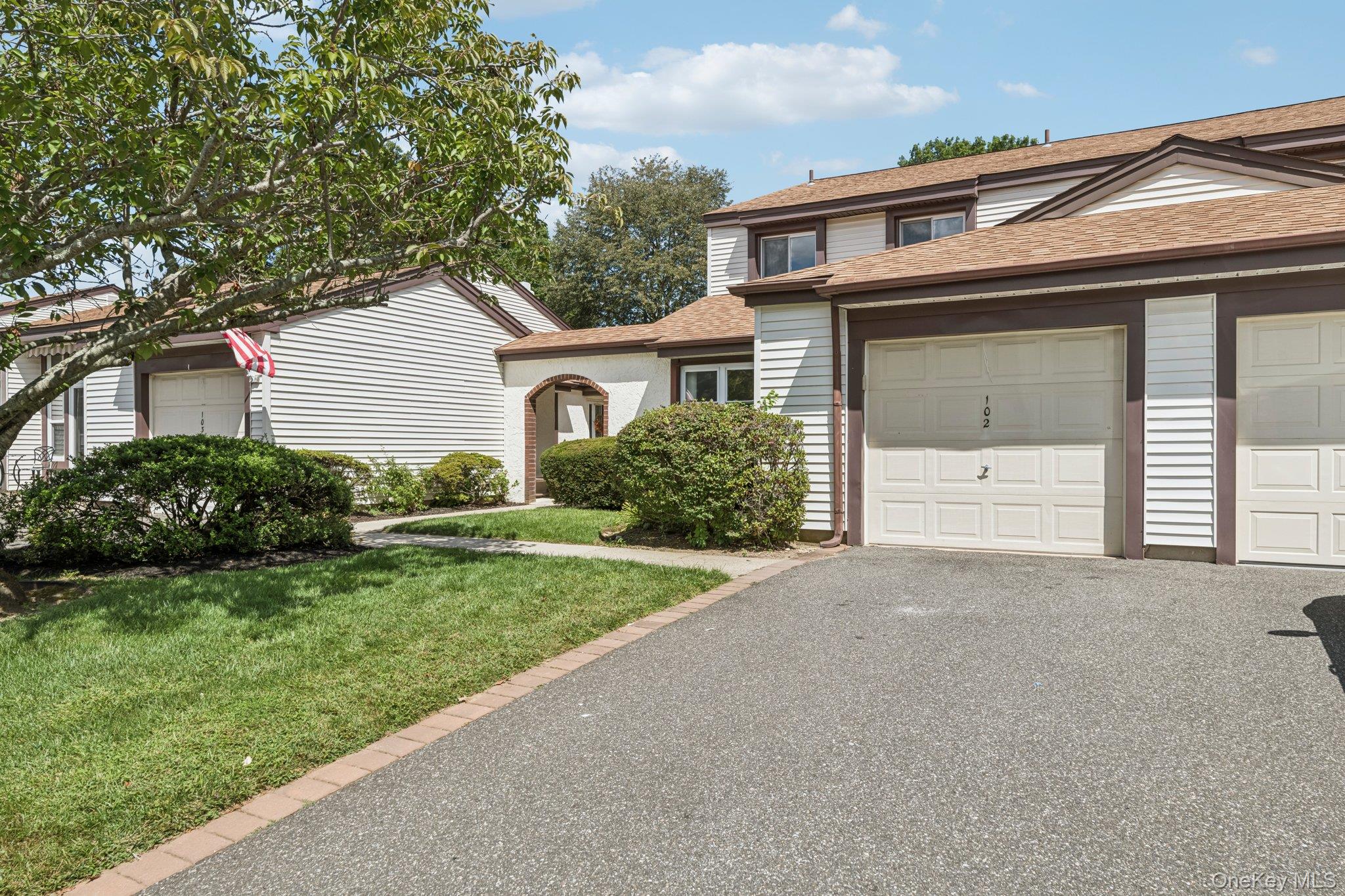 102 Gotham Way, Saint James, NY 11780