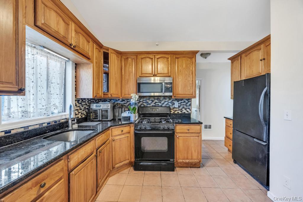 42 Richmond Street, Islip, NY 11751