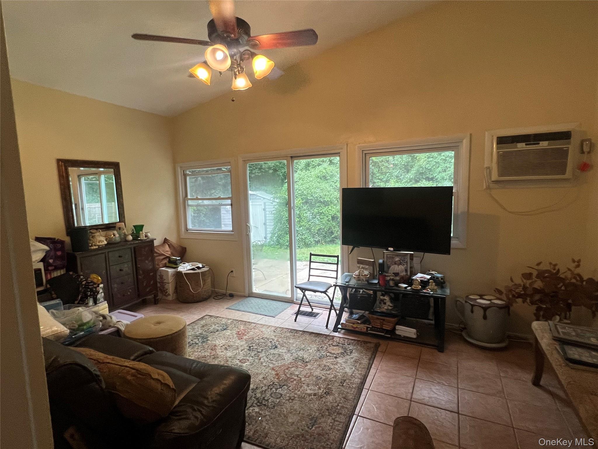 42 Richmond Street, Islip, NY 11751