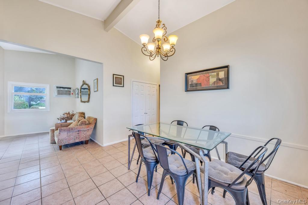 42 Richmond Street, Islip, NY 11751