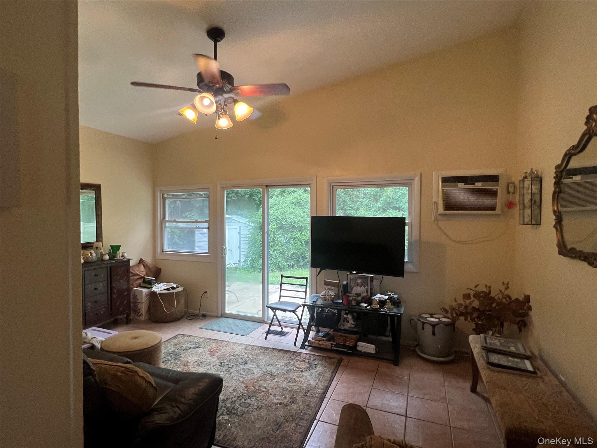 42 Richmond Street, Islip, NY 11751