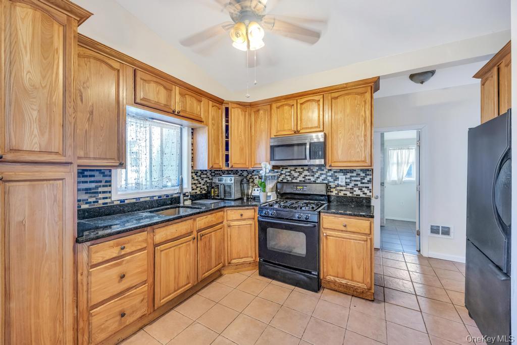 42 Richmond Street, Islip, NY 11751