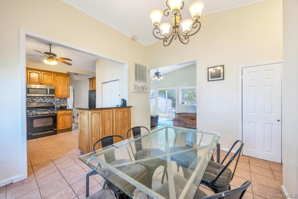 42 Richmond Street, Islip, NY 11751