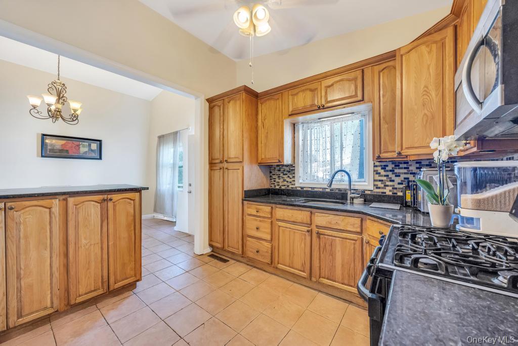 42 Richmond Street, Islip, NY 11751