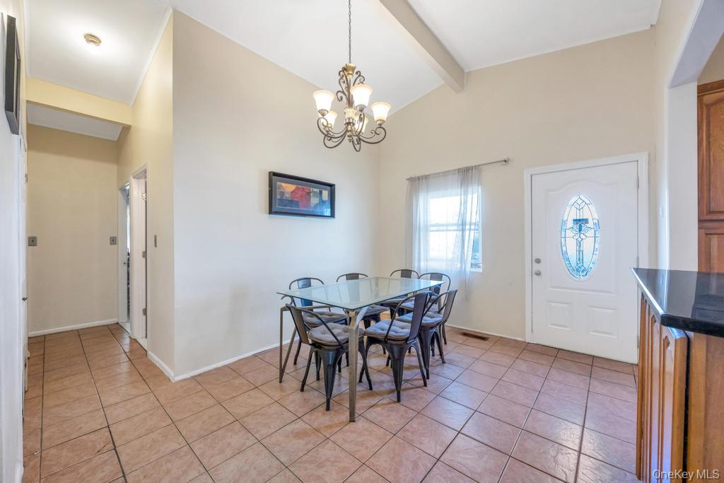 42 Richmond Street, Islip, NY 11751