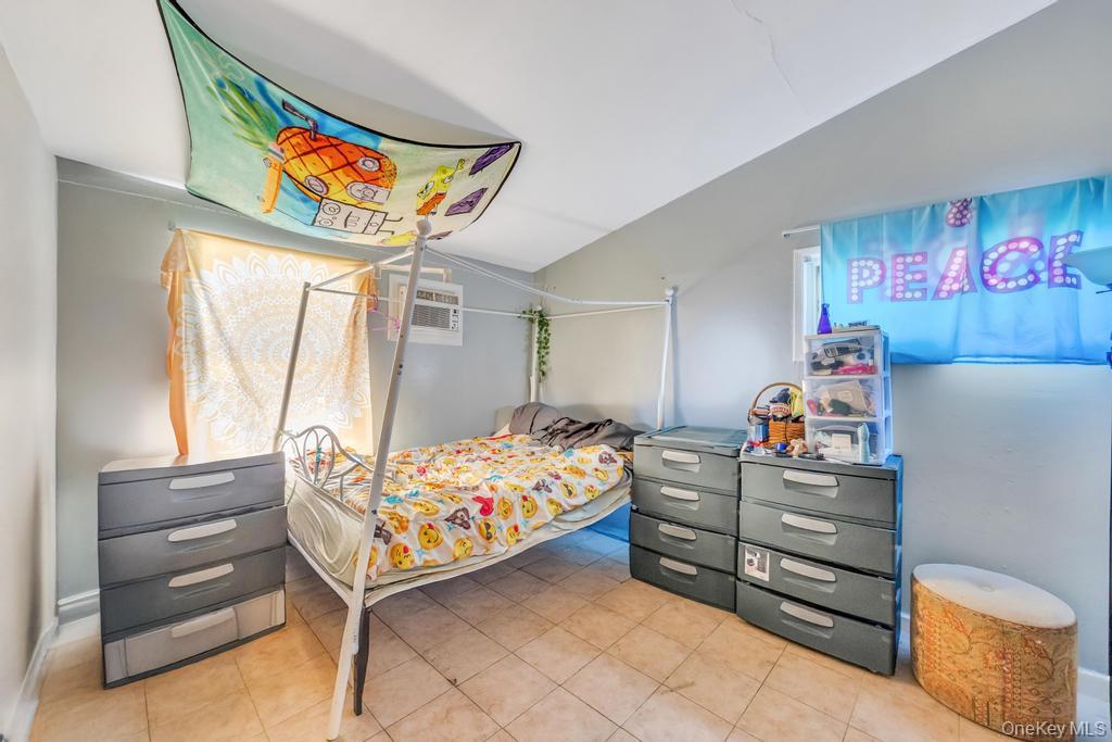 42 Richmond Street, Islip, NY 11751