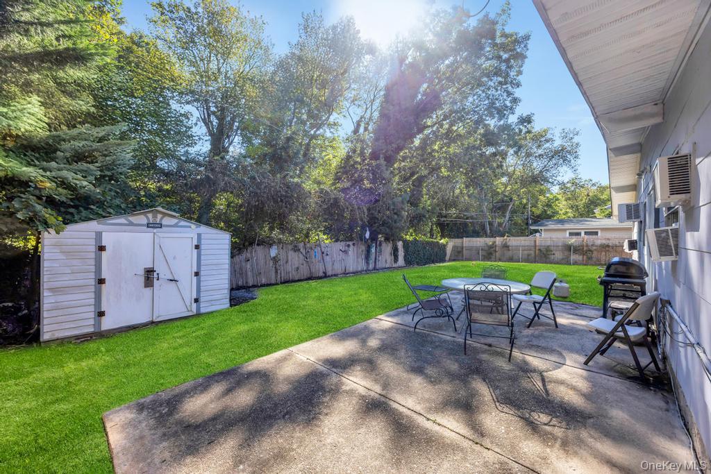 42 Richmond Street, Islip, NY 11751