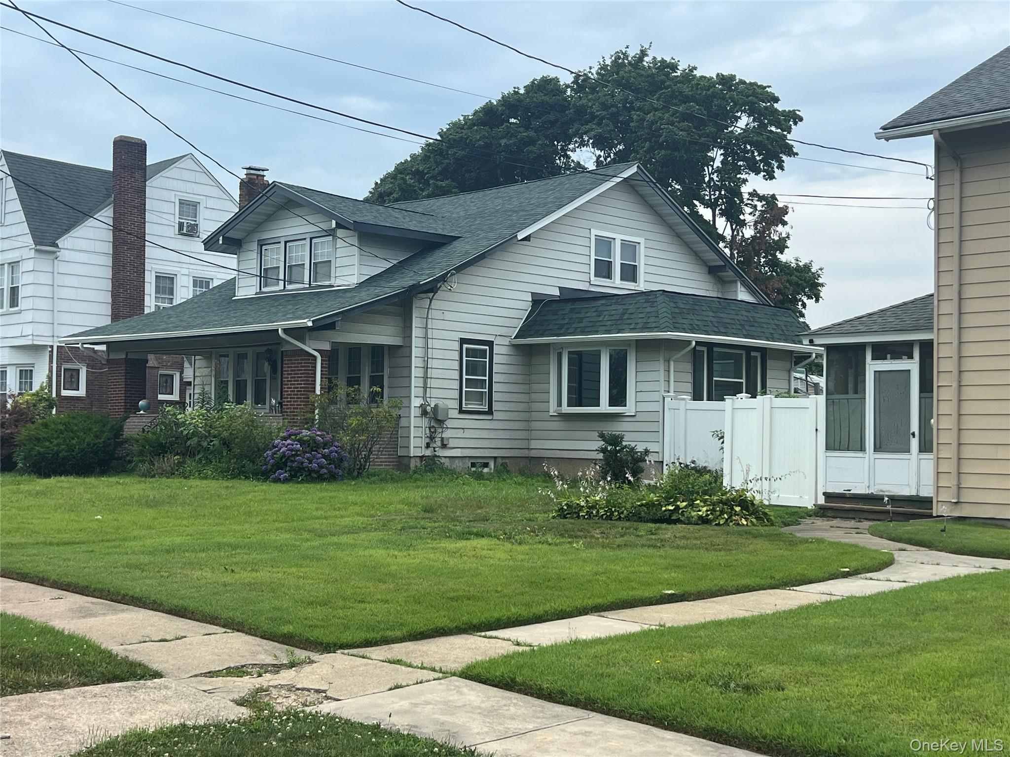221 E Dean Street, Freeport, NY 11520