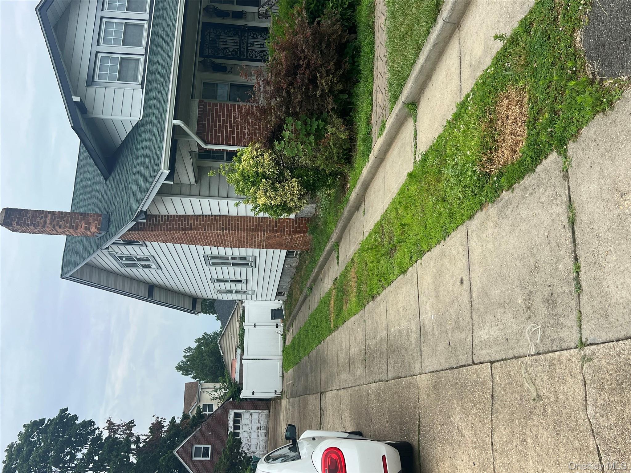 221 E Dean Street, Freeport, NY 11520