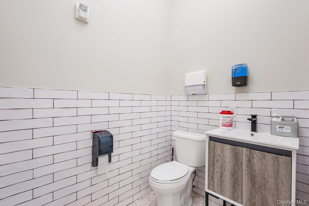 2 Suffern Lane, Garnerville, NY 10923