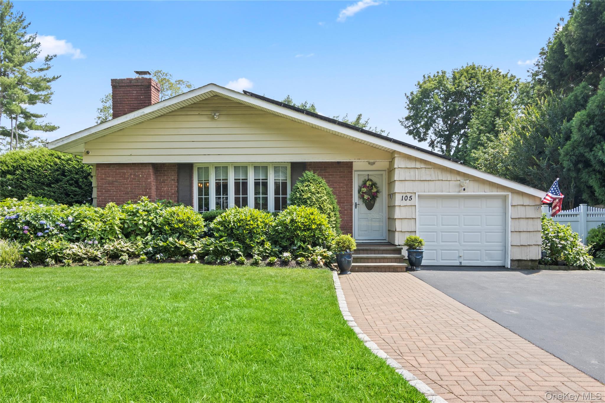 105 Midway Avenue, Locust Valley, NY 11560