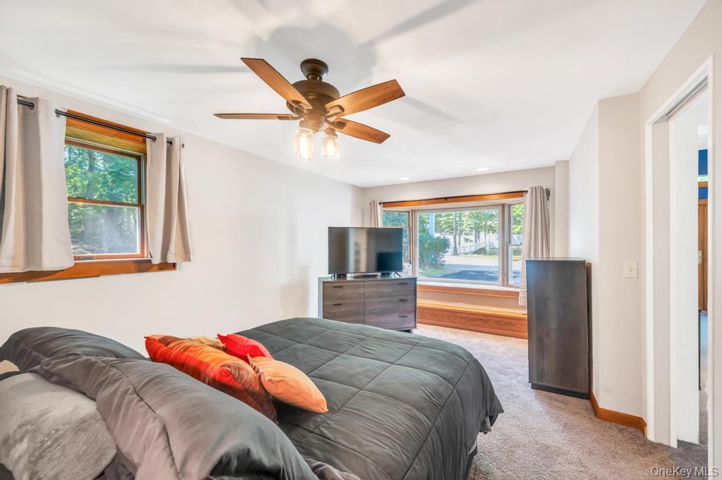 5 Panther Path, Miller Place, NY 11764