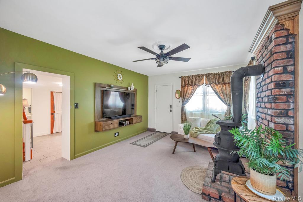 5 Panther Path, Miller Place, NY 11764