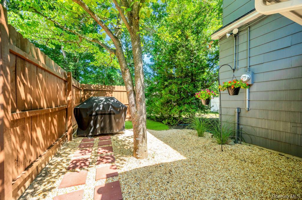 5 Panther Path, Miller Place, NY 11764