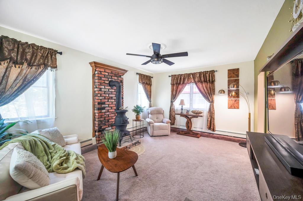 5 Panther Path, Miller Place, NY 11764