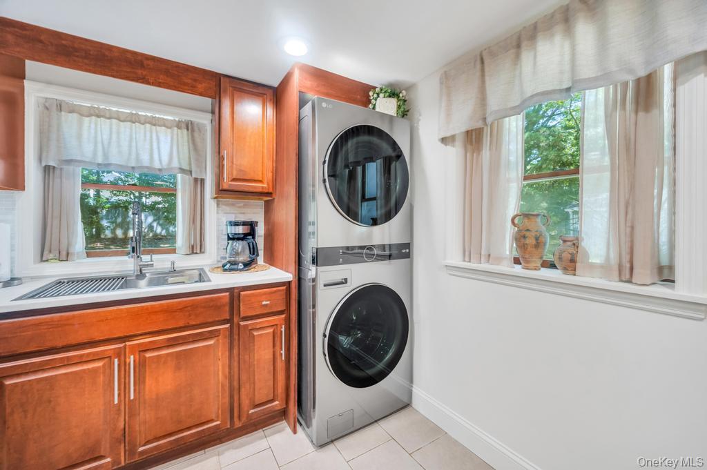 5 Panther Path, Miller Place, NY 11764