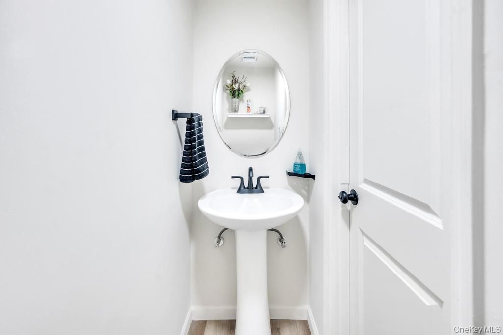 5 Panther Path, Miller Place, NY 11764