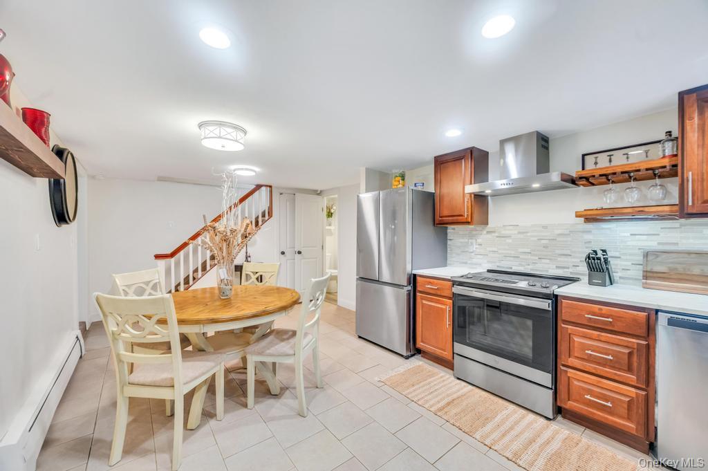 5 Panther Path, Miller Place, NY 11764