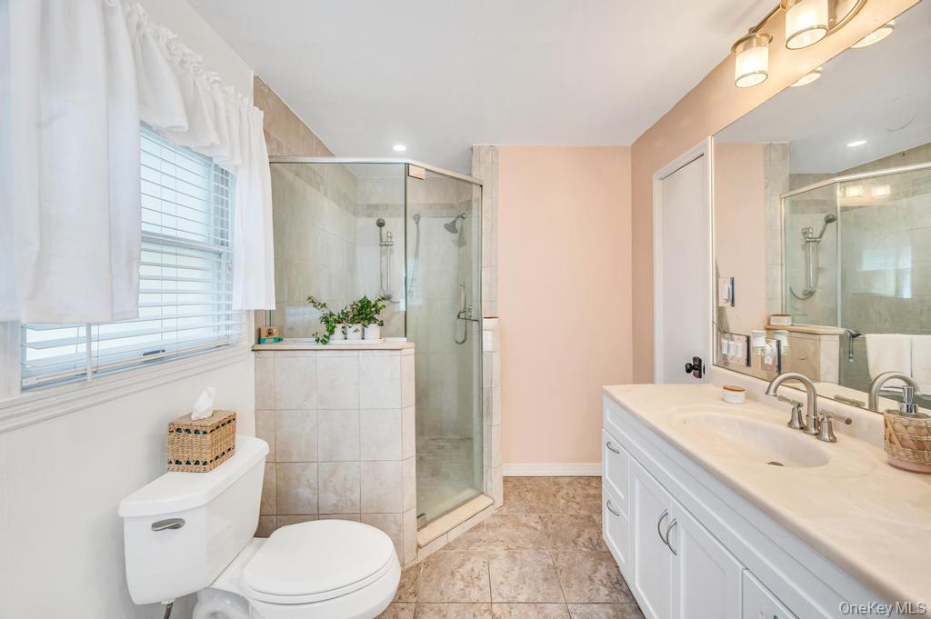 5 Panther Path, Miller Place, NY 11764