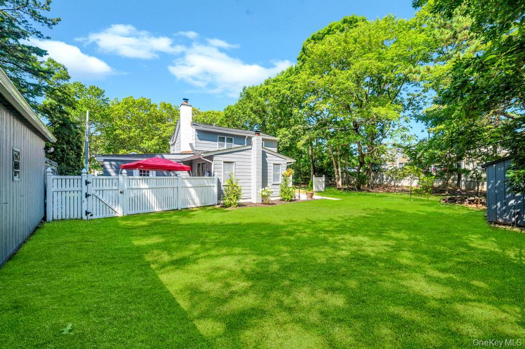 5 Panther Path, Miller Place, NY 11764