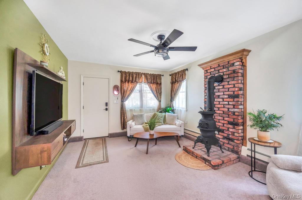 5 Panther Path, Miller Place, NY 11764