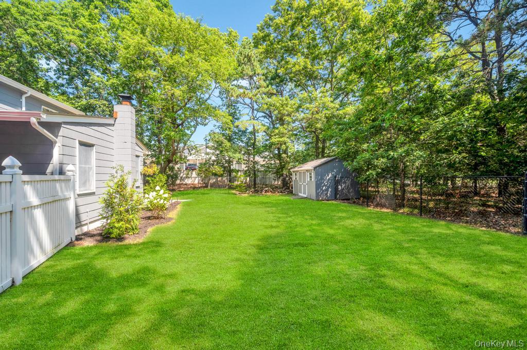 5 Panther Path, Miller Place, NY 11764