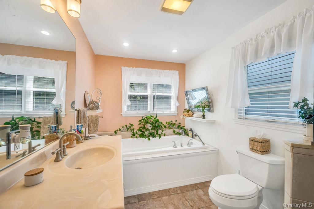 5 Panther Path, Miller Place, NY 11764