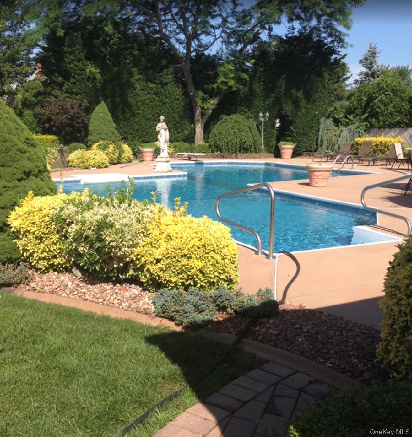 1130 Broadway Avenue, Holbrook, NY 11741