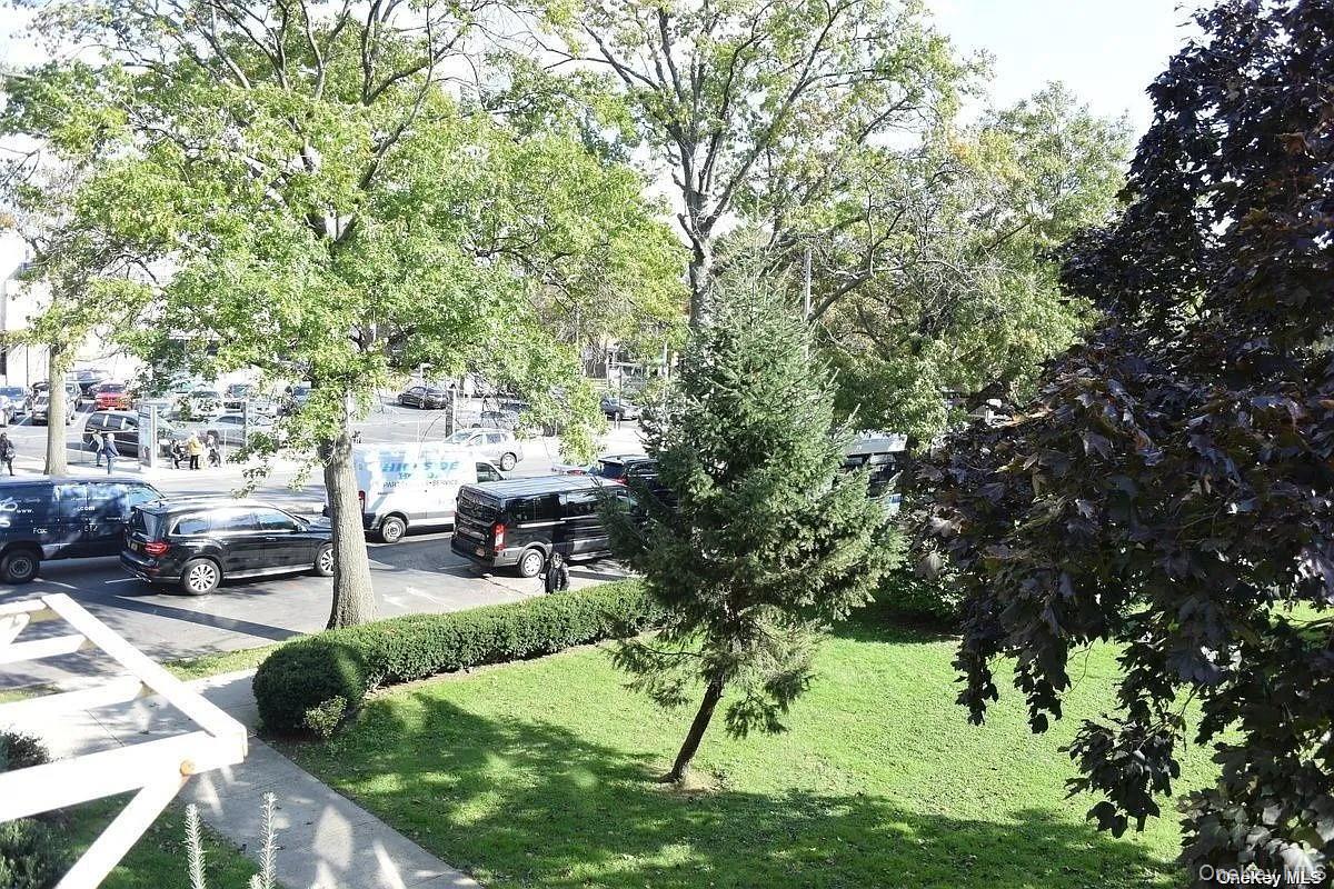 141-27 78th Road # 1D, Kew Garden Hills, NY 11367