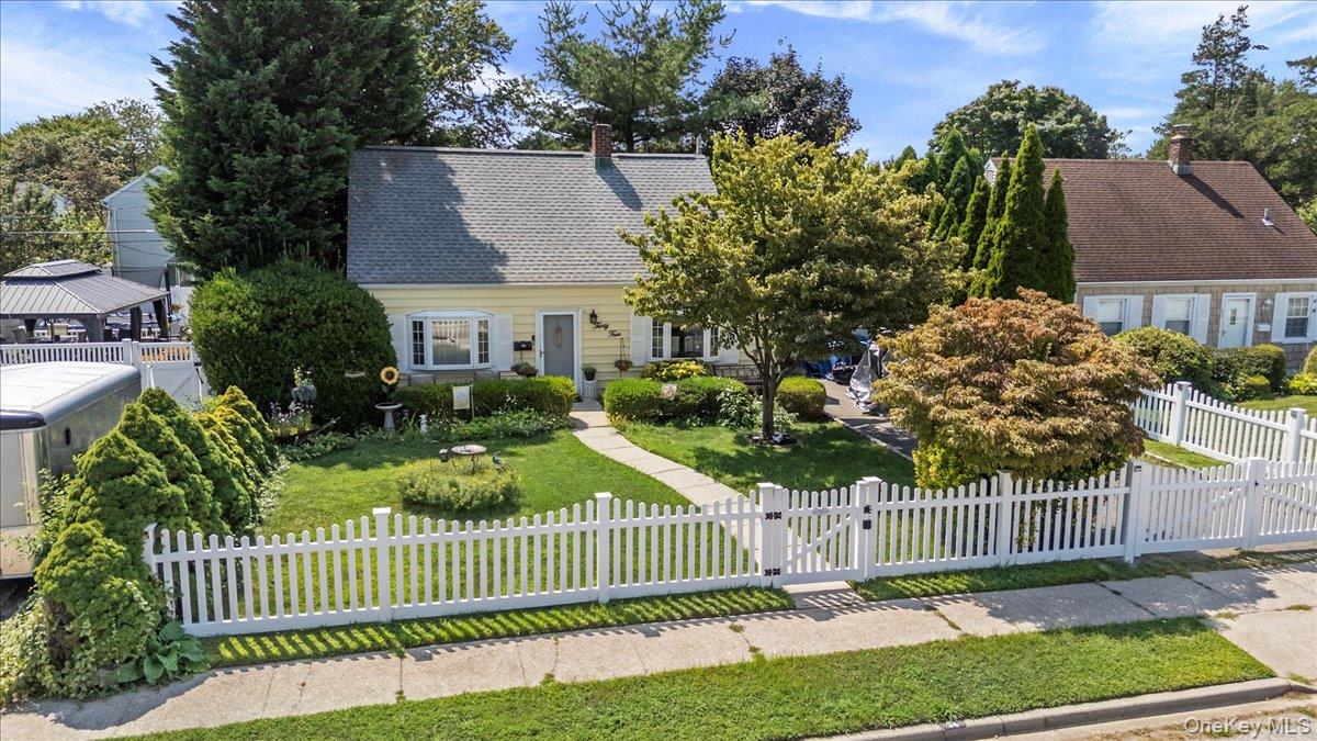 34 Curve Lane, Levittown, NY 11756
