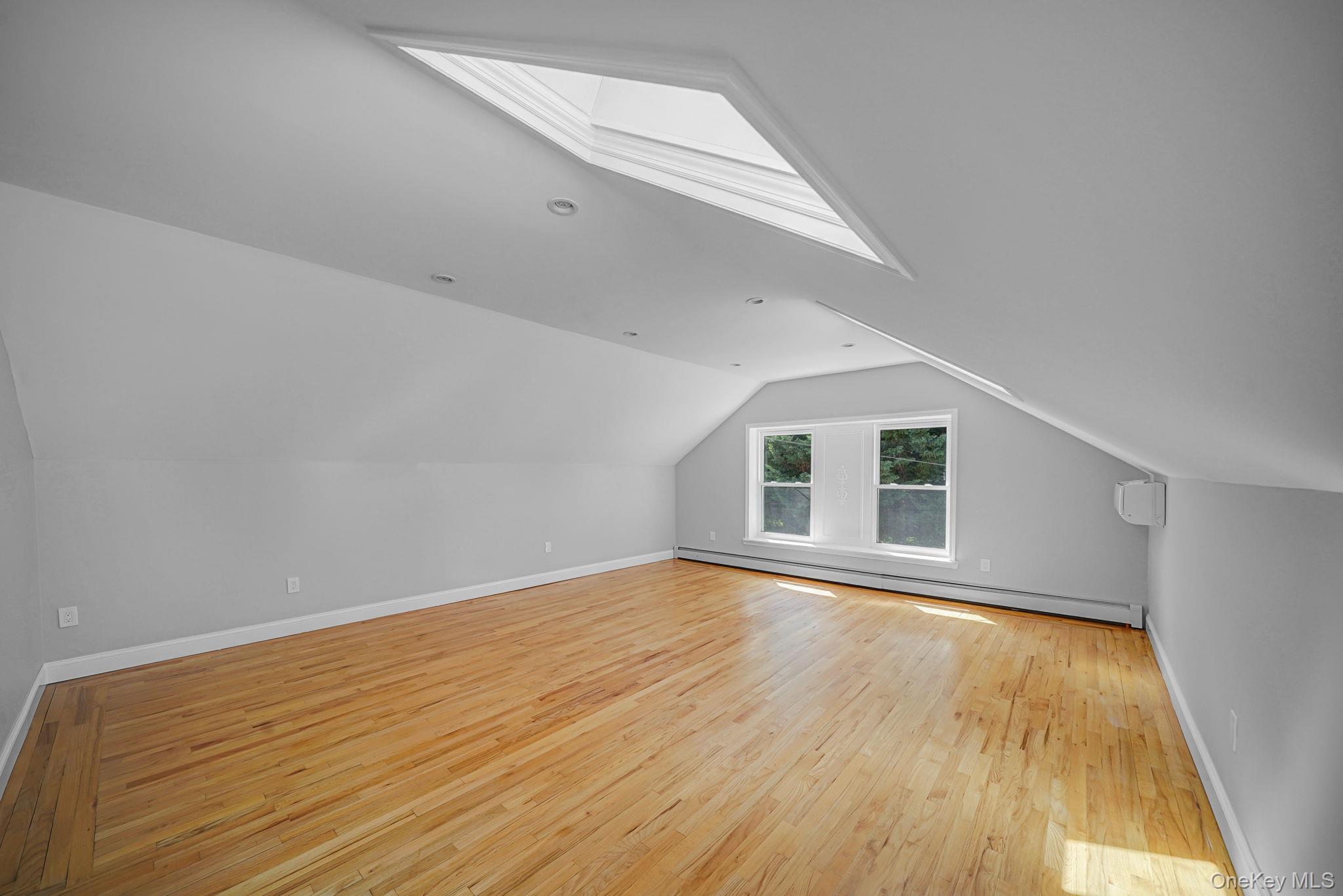 7 Ashleigh Court, Glen Cove, NY 11542