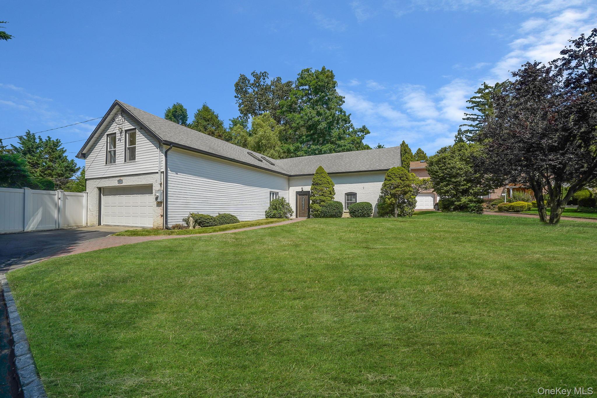 7 Ashleigh Court, Glen Cove, NY 11542