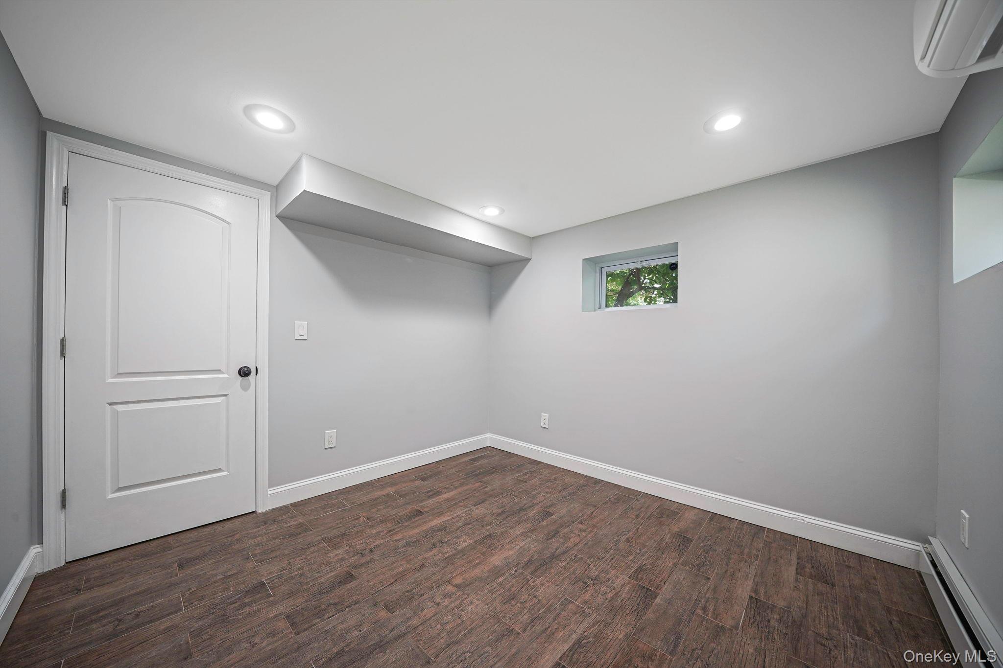 7 Ashleigh Court, Glen Cove, NY 11542