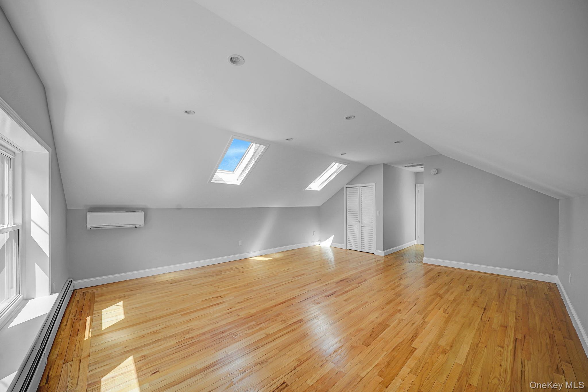 7 Ashleigh Court, Glen Cove, NY 11542