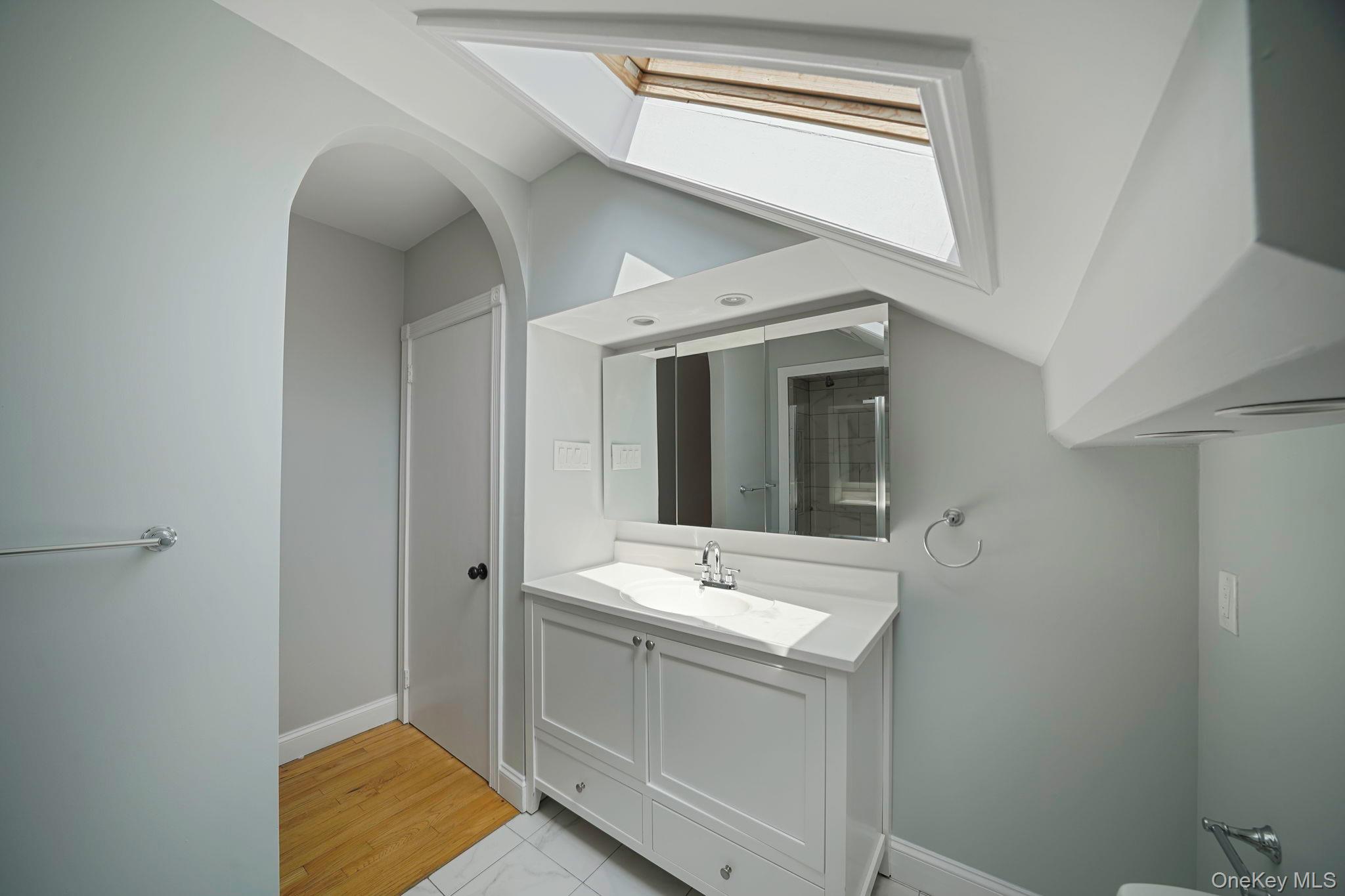 7 Ashleigh Court, Glen Cove, NY 11542