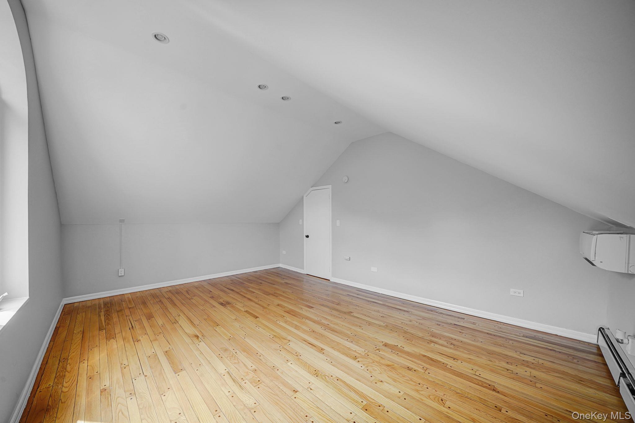 7 Ashleigh Court, Glen Cove, NY 11542