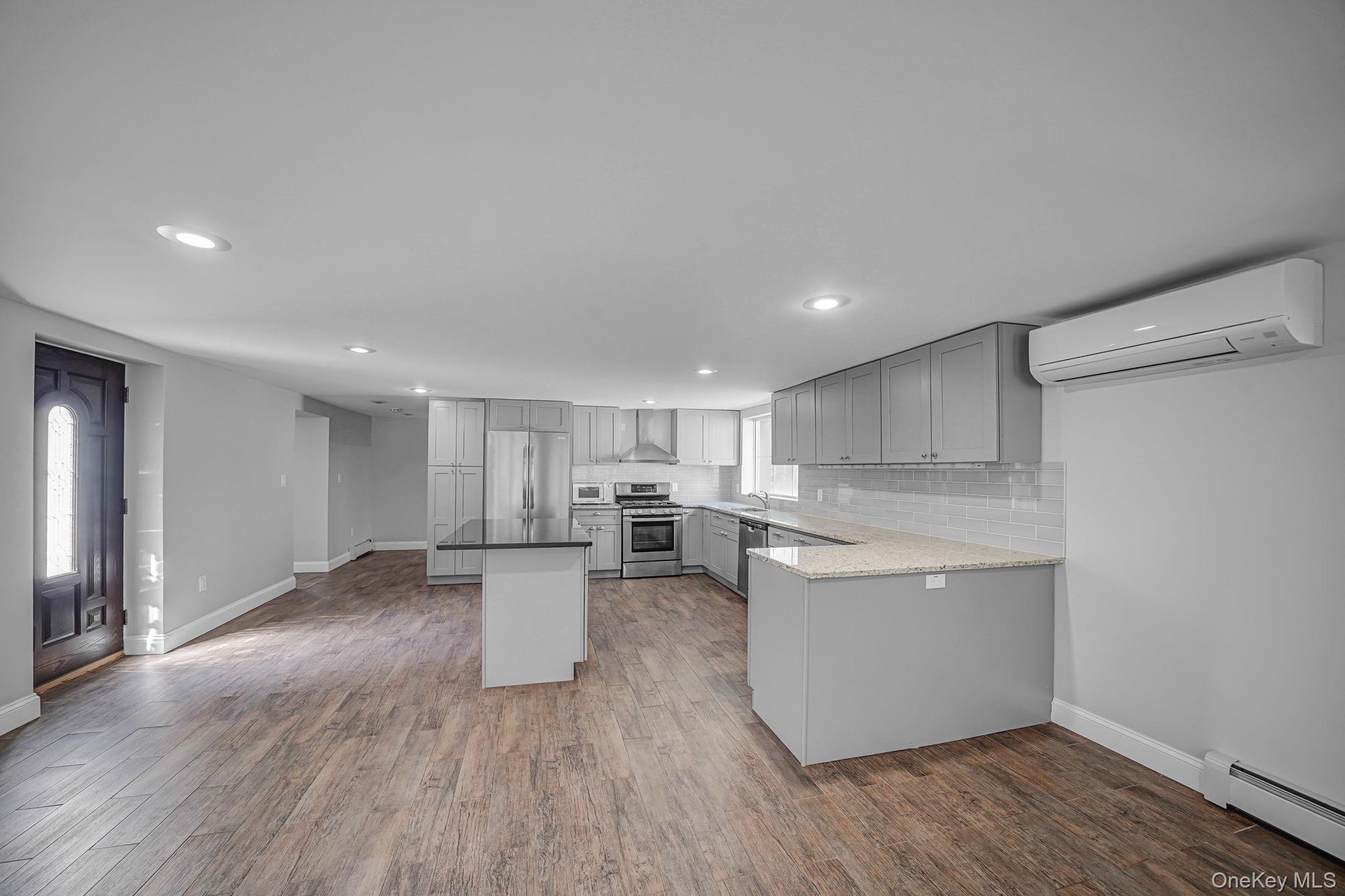 7 Ashleigh Court, Glen Cove, NY 11542