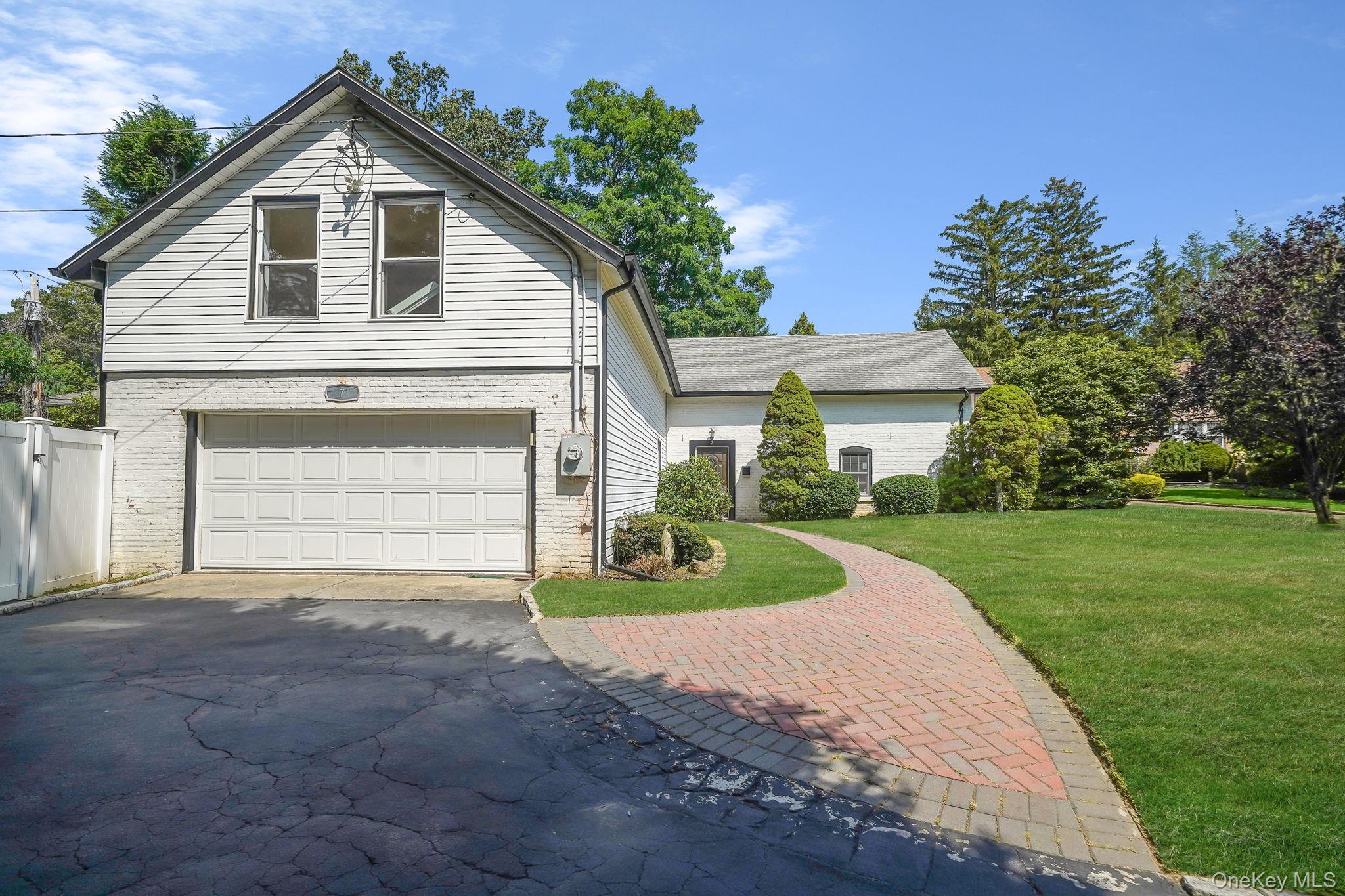 7 Ashleigh Court, Glen Cove, NY 11542