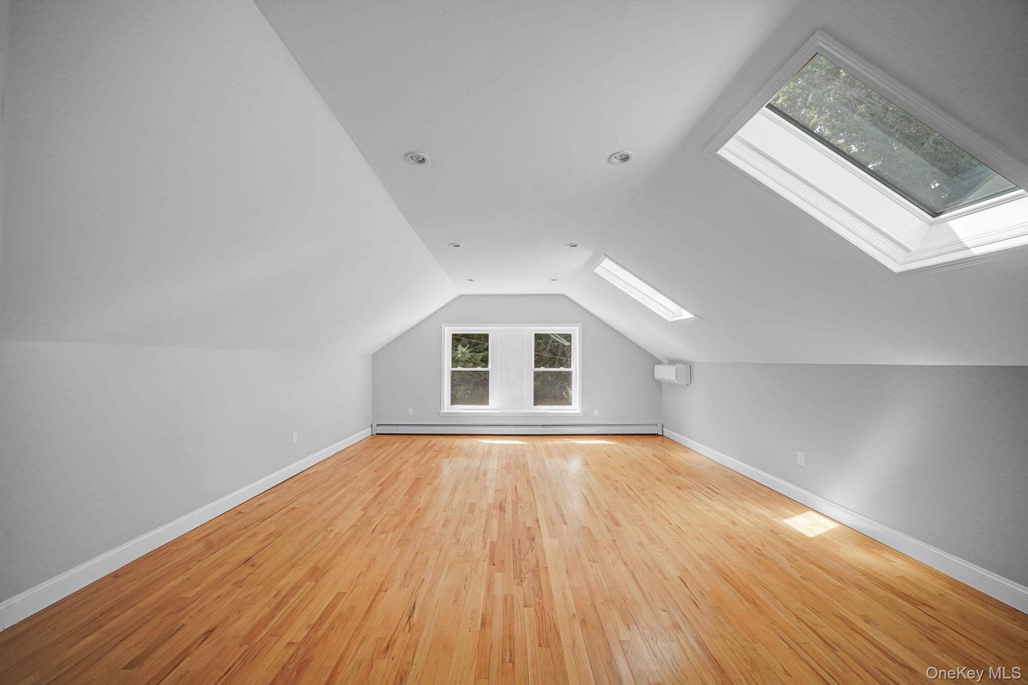 7 Ashleigh Court, Glen Cove, NY 11542