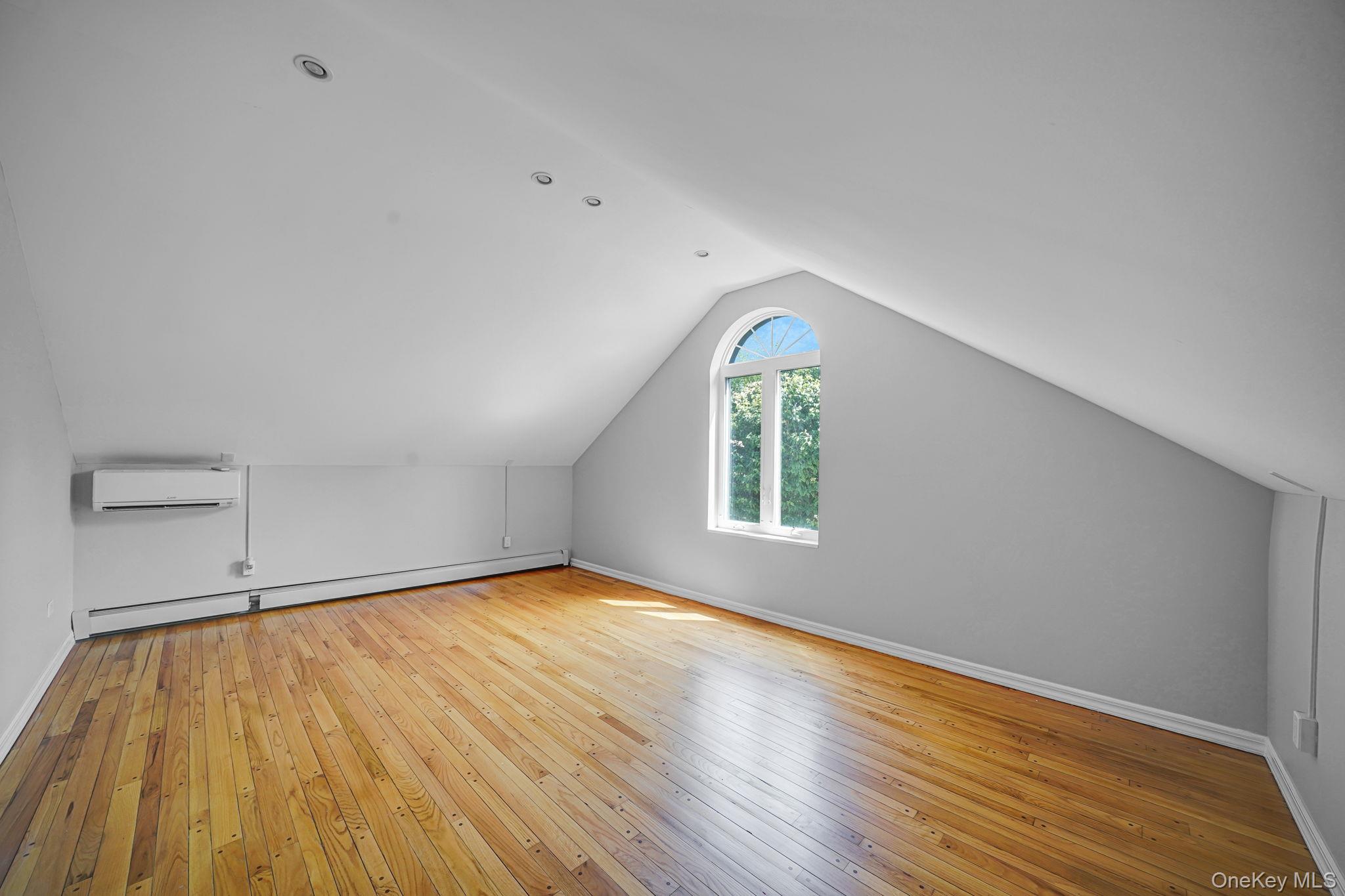 7 Ashleigh Court, Glen Cove, NY 11542