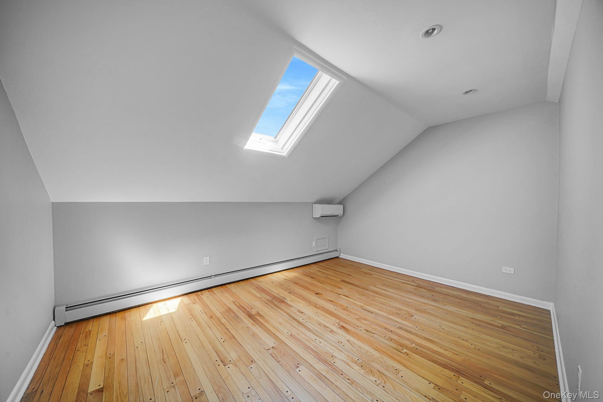 7 Ashleigh Court, Glen Cove, NY 11542