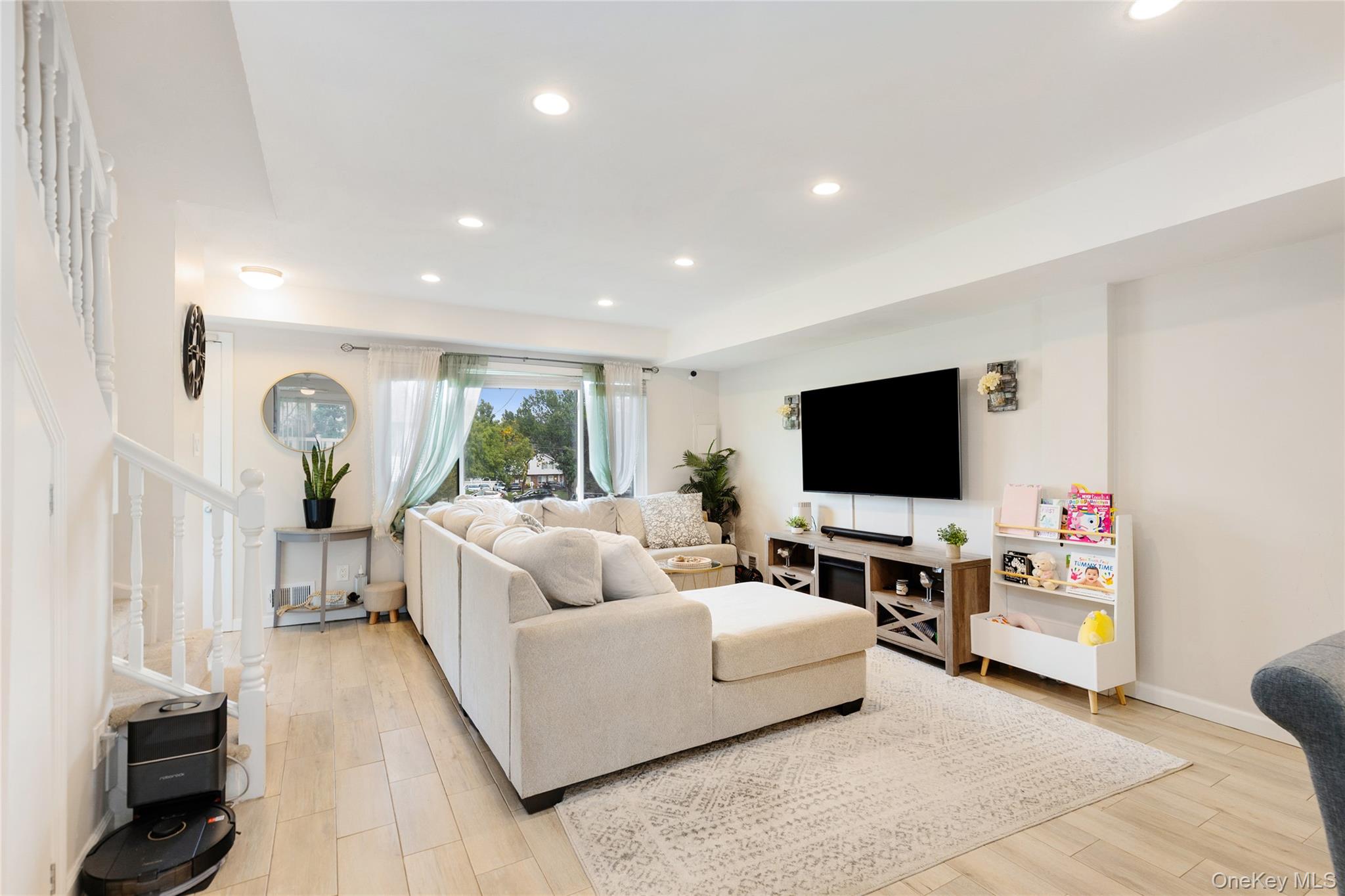 40 Raily Ct, Staten Island, NY 10312