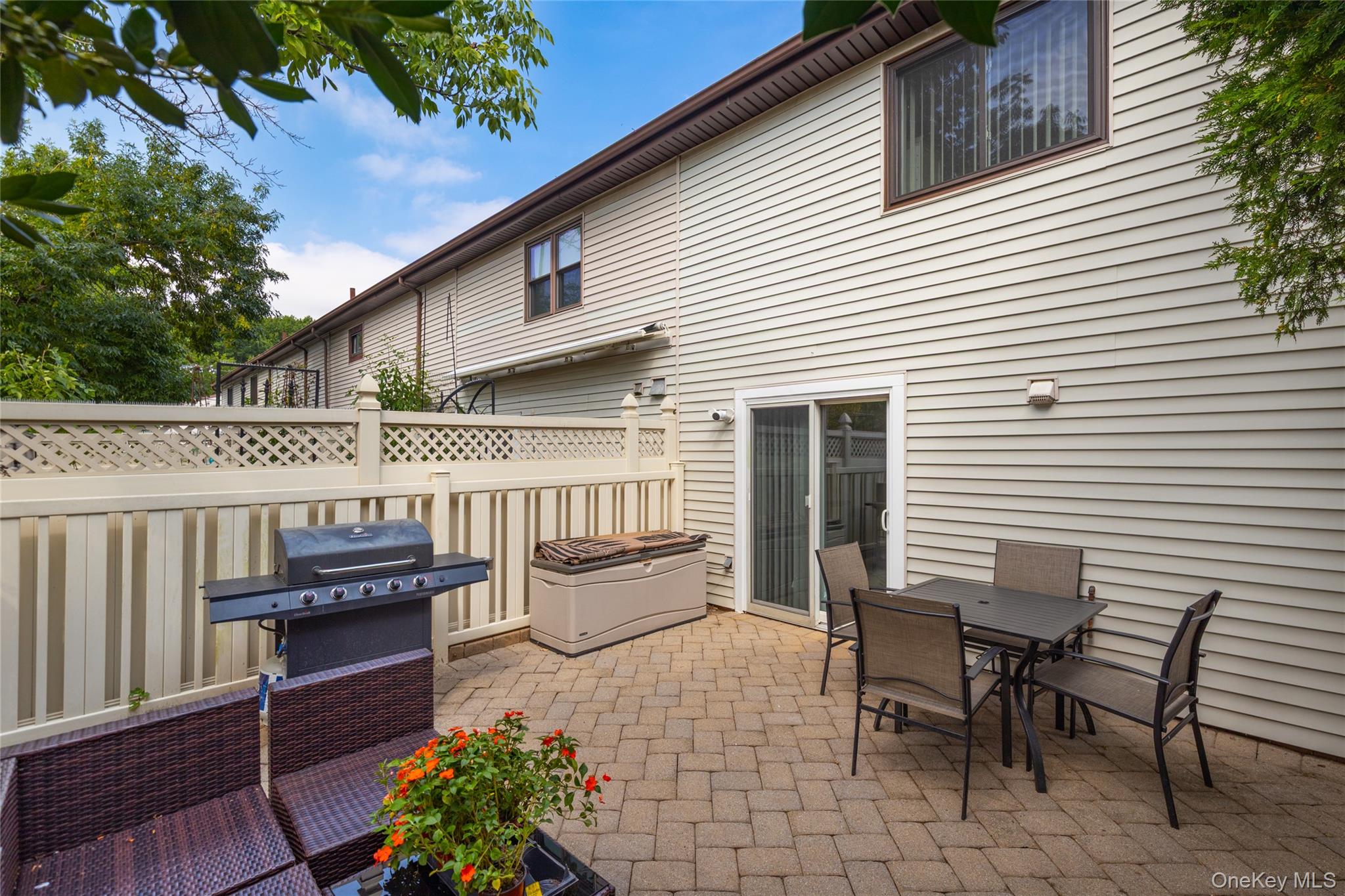 40 Raily Ct, Staten Island, NY 10312