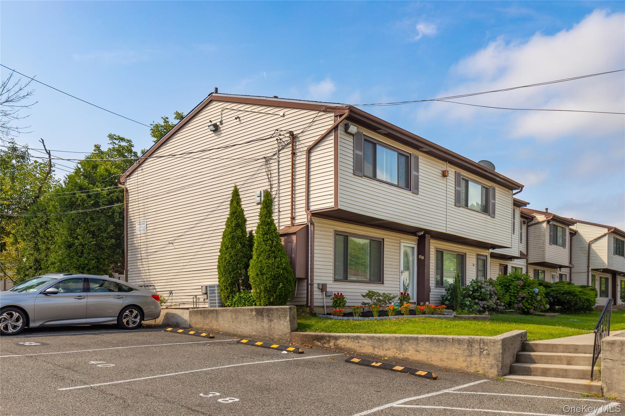 40 Raily Ct, Staten Island, NY 10312